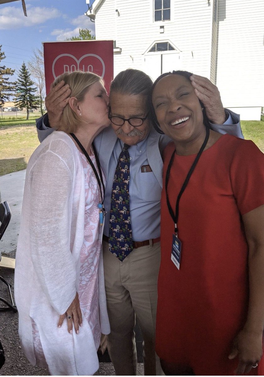 BillyeBHarris's tweet photo. We #love @noelbarrett2 and his #illSpent youth stories #childHoodgambling He still loves the ladies #antiquesroadshow @RoadshowPBS @Bonanzaville #poolHalls #CrazyDollLadies https://t.co/YLUMYNUgkU