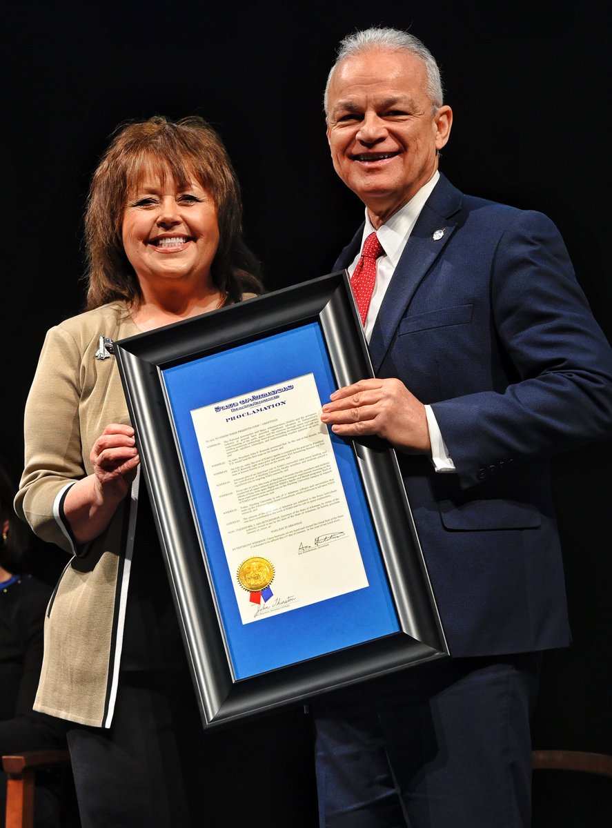 HardingU's tweet photo. A huge thank you to STEM Integrative Specialist for @ArkansasEd Pamela Vaughn for visiting campus to present Gov. @AsaHutchinson’s proclamation declaring Jan. 27 NASA Day in Arkansas to @NASA_Technology’s Douglas Terrier. #NASAdayAR #NASAdayHU https://t.co/DlF2V37Zli