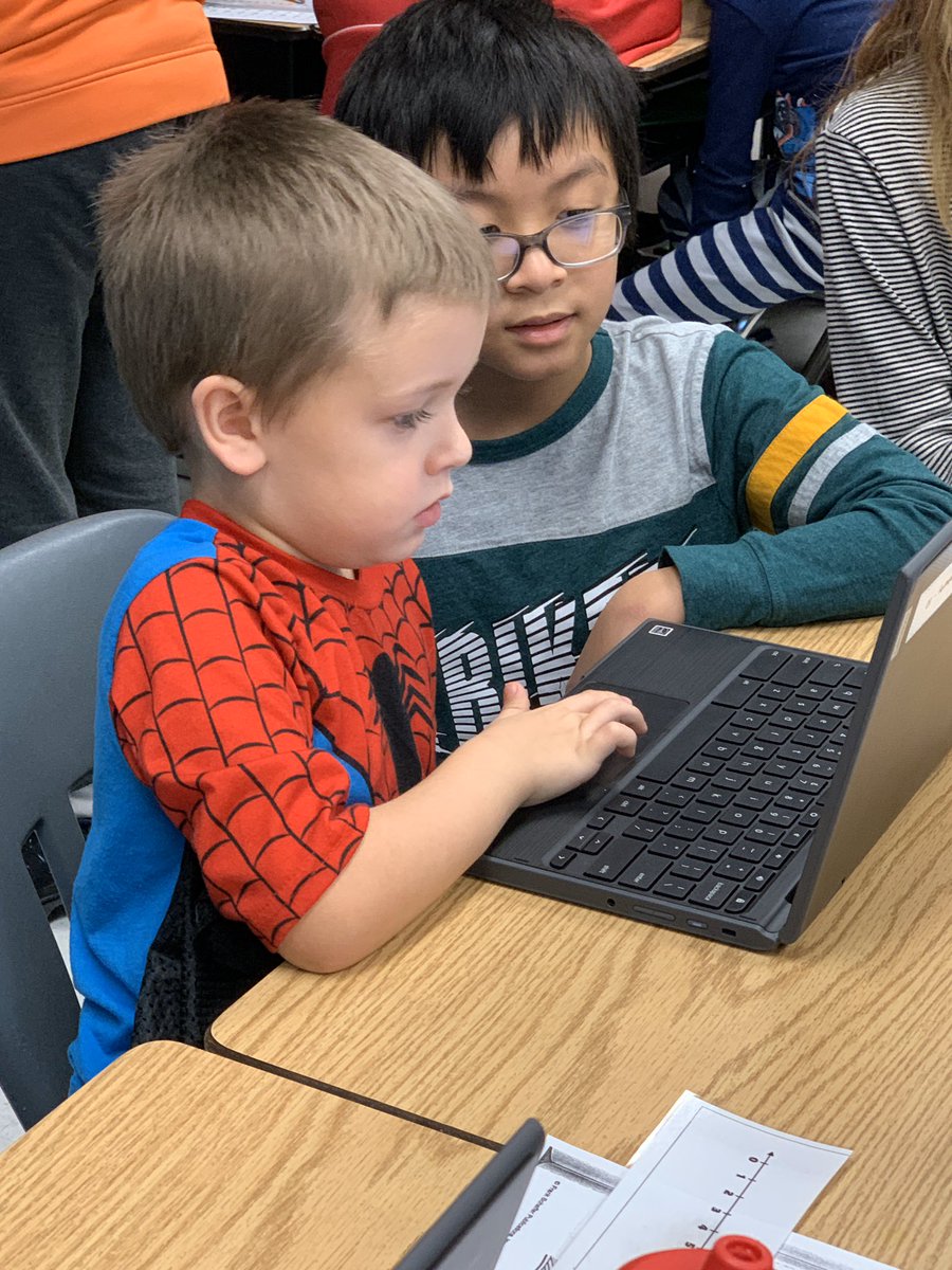 mrshollar's tweet photo. As in 4th and 1st grades show off their coding projects to one another. All ready for the #EpicBuild2 tomorrow! @mrsowen1st https://t.co/WE04PTWEkR
