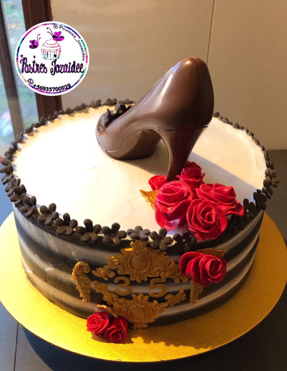 PJozaidee's tweet photo. Hola amigos les muestro la entrega de hoy para una bella dama una torta en crema con relleno de Lucuma, manjar y nuez con detalles en fondant y un tacón de chocolate todo totalmente comestible; contáctanos cotiza y reserva 🥰 @lopradoconecta2 @lopradoaldia https://t.co/YleZldFbCm