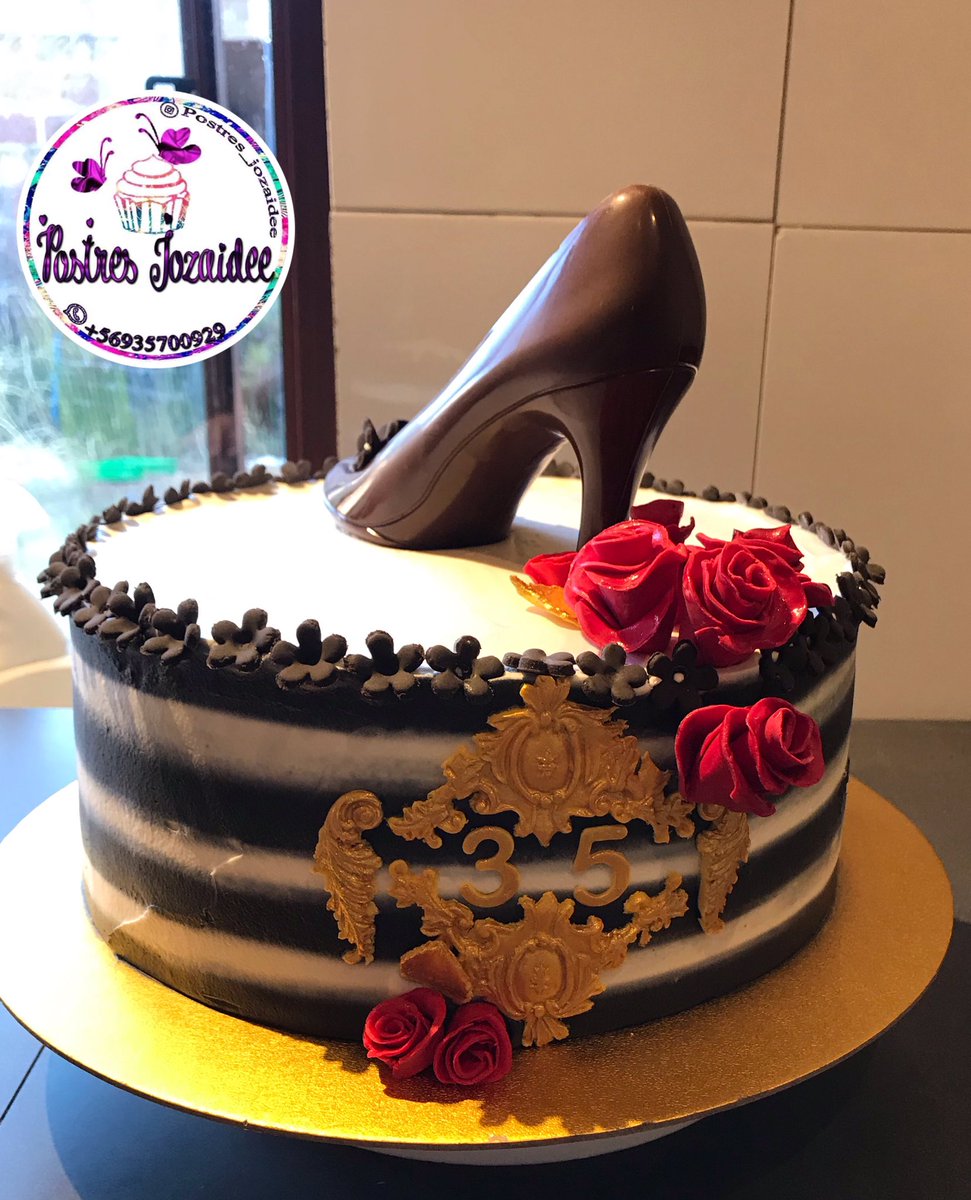 PJozaidee's tweet photo. Hola amigos les muestro la entrega de hoy para una bella dama una torta en crema con relleno de Lucuma, manjar y nuez con detalles en fondant y un tacón de chocolate todo totalmente comestible; contáctanos cotiza y reserva 🥰 @lopradoconecta2 @lopradoaldia https://t.co/YleZldFbCm
