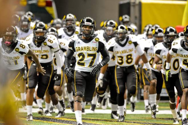 DeVonH_90's tweet photo. I’m extremely blessed to receive another offer from Grambling State University #GoTigers🐯🟡 #DlineFactory @coachlester91 @MarkOrlando18 https://t.co/1o5FhtvUuz