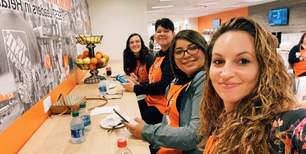 s_beauvais26's tweet photo. First day #HDU Lunch with some wonderful ladies!! #ASMLife #BirthdayWeek I am blessed to work for an awesome company who invests in my growth as an individual and as a leader!!! https://t.co/unzrBLnckh