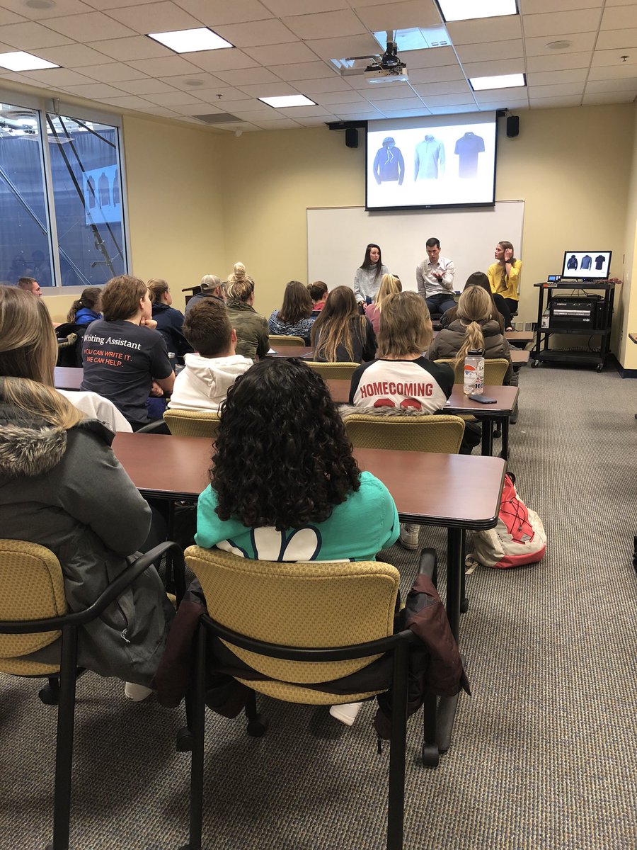 BRider9's tweet photo. What a treat to have @HopeKinesiology alumni return to discuss grad school/careers with our students! Proud of each of them. @HopeCollege #KinClub https://t.co/GjQTAJ35Gb