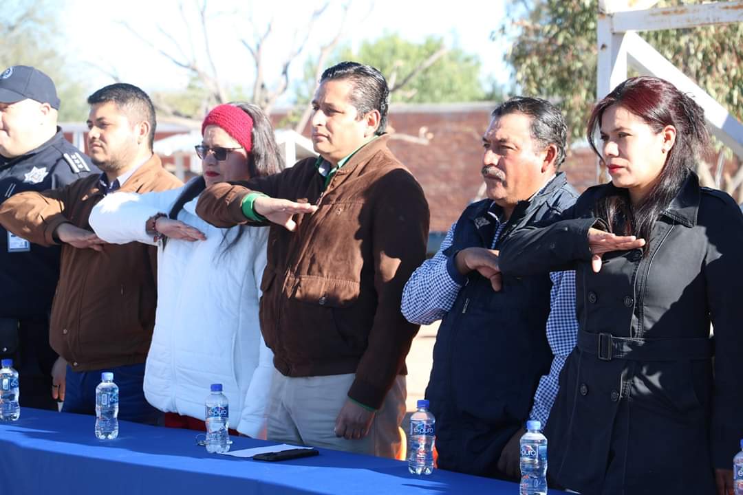 LaloMaldonadoSF's tweet photo. Visitamos la escuela Telesecundaria 409 en la comunidad Carretón ahí acompañamos a las y los estudiantes a realizar los honores a la bandera, como parte de su educación cívica.
#SanFelipeesProgreso
#UnionTradicionyProgreso https://t.co/jadH6lCWsV