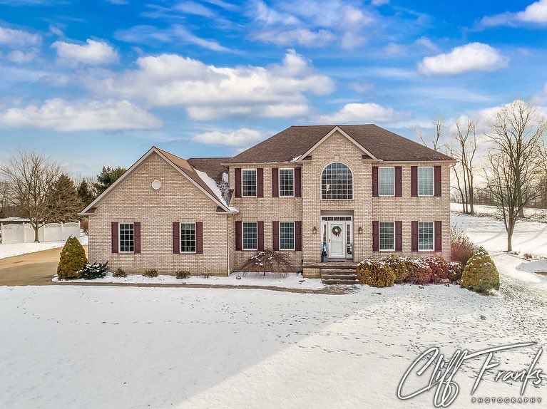 buckeyedrone's tweet photo. I had the pleasure of shooting this home for Lisa Grzybowski in Uniontown, Ohio.
1224 State St #RealEstatePhotographer #REPhoto #Akron #BuckeyeDrone #BuckeyeDroneREP #OhioREP #SummitCountyOhio #DeHOFF #DeHOFFREALTORS #uniontown #uniontownohio #hartvilleohio #hartville https://t.co/hDNuppI3y3