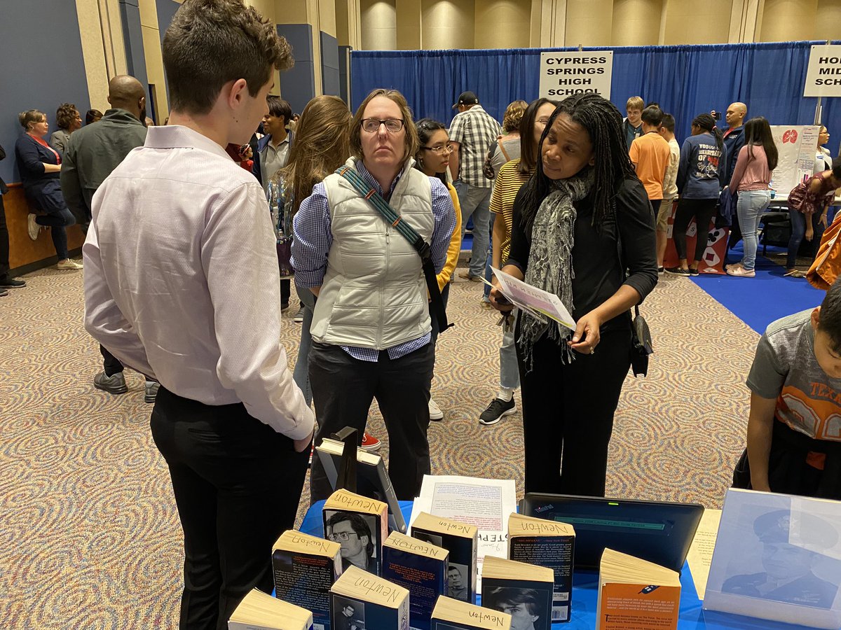 AshleyMutschler's tweet photo. My 1st #HorizonsShowcase was amazing! I loved watching my students explain, defend, and highlight their work! I canโt wait for next year #BridgelandBest #CFISDspirit #CFISDforall https://t.co/D7n4NlRJvL