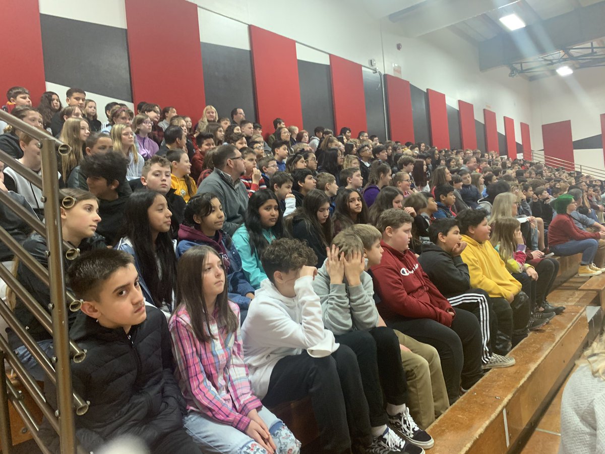 Choosing to be #HumanKIND with the <a href="/GRMSTBirds/">Gordon Russell MS</a> 🙌🏽 as Principal <a href="/Rolland_Hayden/">Rolland Hayden</a> honored one of their own-Annabelle Tinio-for her act of kindness: set up a lemonade stand to raise funds for those less fortunate. Thx for the support @MayorShaneBemis &amp; #MrGresham 😊 #KindnessMatters