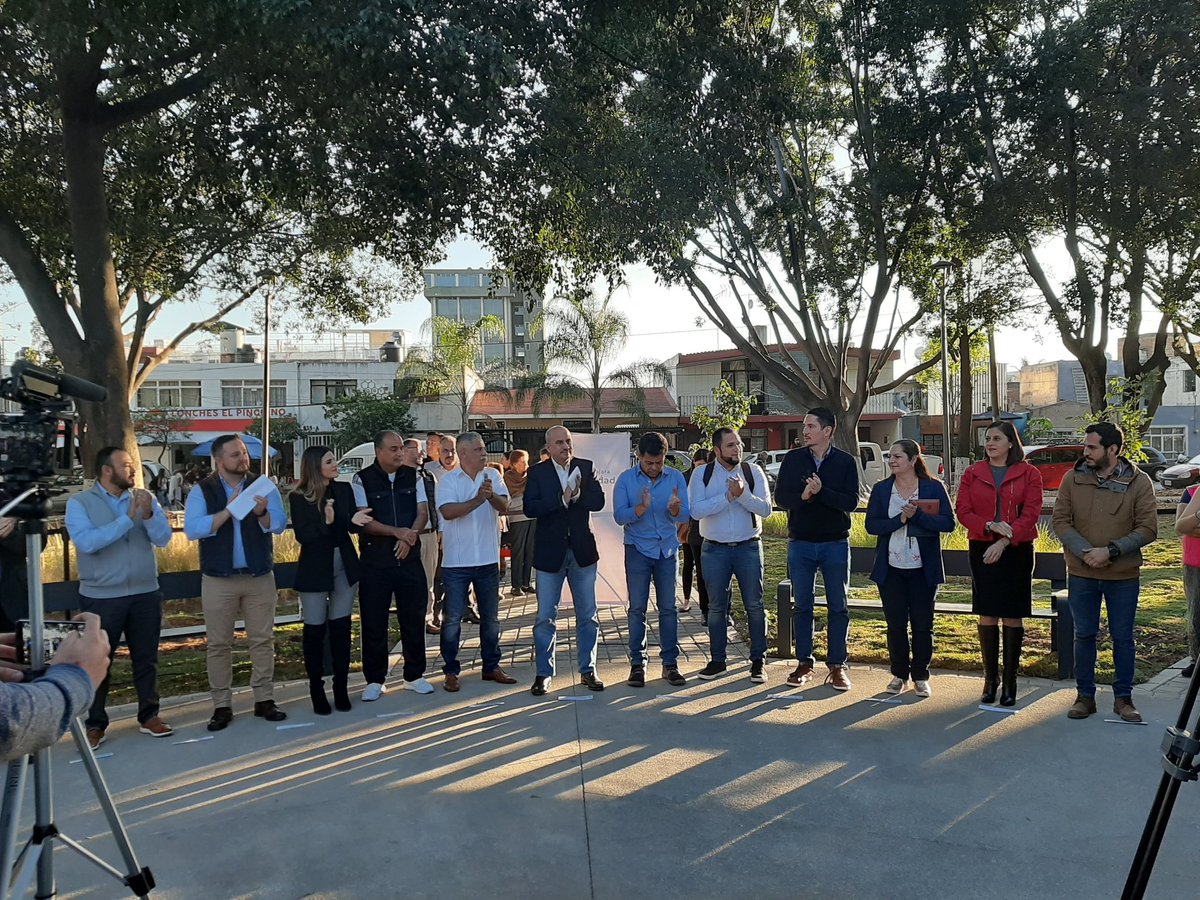 PaxxCultura's tweet photo. Hoy acompañamos a nuestro Presidente @DelToroIsmael a la inauguración del Parque Niño Artillero #Col8DeJulio una obra que beneficiará a todos los vecinos. 

Trabajo en conjunto, ciudadanos y gobierno. #D14Local #D14Federal ✌

@FcoRmzSalcido @PrisFrancoB 🙂 https://t.co/spBK2X1BNs