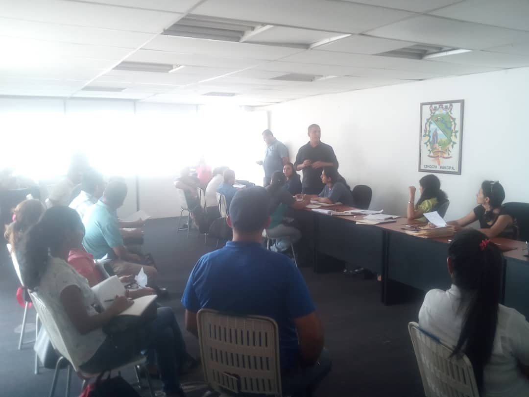 #23Enero Reunión técnica del <a href="/circuitoeduca11/">@circuitoeducativotorbes2018</a> y directores educativos con <a href="/robertolobo1750/">Roberto Lobo</a> del <a href="/gobdetorbes/">Tualcaldiatorbes</a> para tratar diversos temas de relevancia en el ámbito educativo #Torbes #Tachira @MPPEDUCACION <a href="/charlychaves/">Charly Rojas Chaves</a> @ZonaEducTachira <a href="/JuntosXTachira/">Protectorado Táchira</a> <a href="/FreddyBernal/">Freddy Bernal</a>