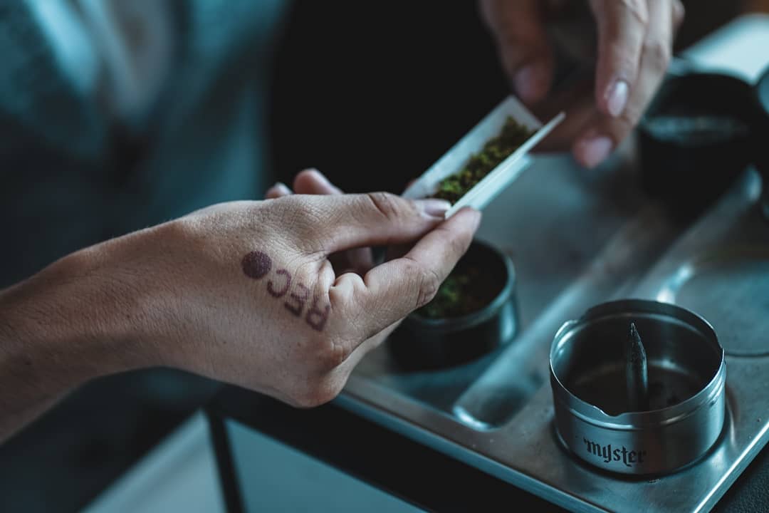 truone915's tweet photo. It's Monday; light up and unwind. 🍁🔥💨

PSA: If you don't have a #Myster #Stashtray, you NEED ONE. Trust me. https://t.co/eebVD7F2KY