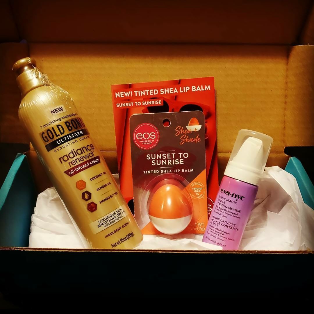 lunarxstar's tweet photo. Absolutely loving my Complimentary #letschillvoxbox and am very thankful for it. Thank you to @influenster ❤❤❤
@goldbond_ultimate #gburadiantskin
@evahairnyc #volumizingmagic
@eosproducts #eosxinfluenster https://t.co/bfz03YCAxM https://t.co/mzMdNC5UcP