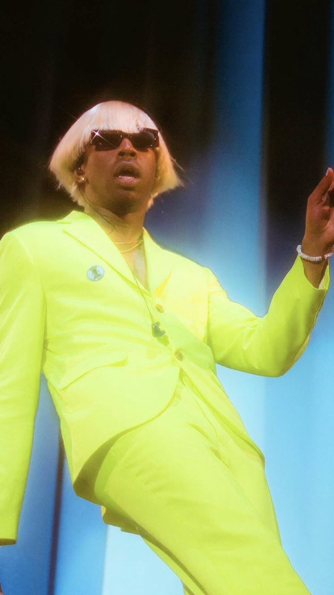 danvvs's tweet image. am i wrong ????