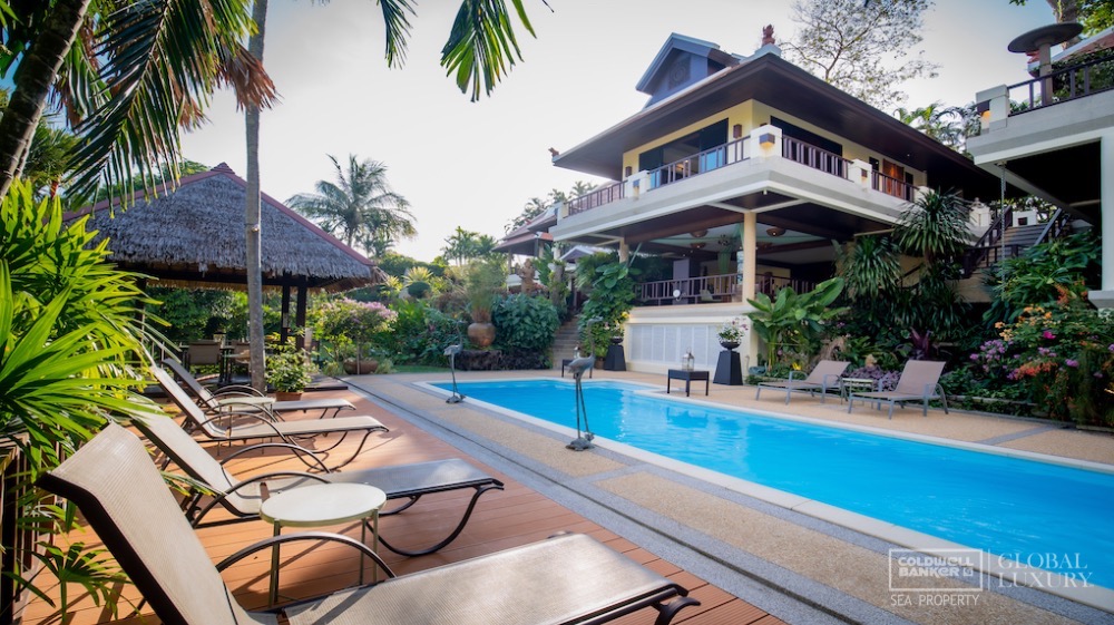 SuayPhuket's tweet photo. A five-bedroom Thai Balinese custom home at Nai Harn Beach is for sale through Norbert Witthinrich from Coldwell Banker Sea Property.
#Phuketvillaforsale #NaiHarnBeachvillaforsale #ColdwellBankerSeaProperty #Phuketpropertyforsale
Read more: https://t.co/y7OmFrOYzH https://t.co/4hHHgOd6bl