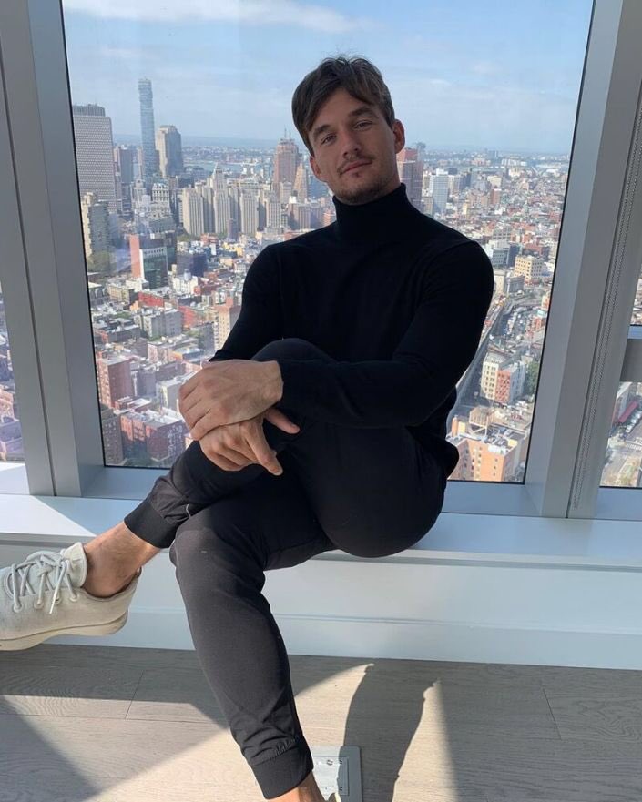 suitesquad's tweet photo. Who I would rather see on my screen wearing a black turtleneck: #TheBachelor @TylerJCameron3 https://t.co/sCt8hsmhzL
