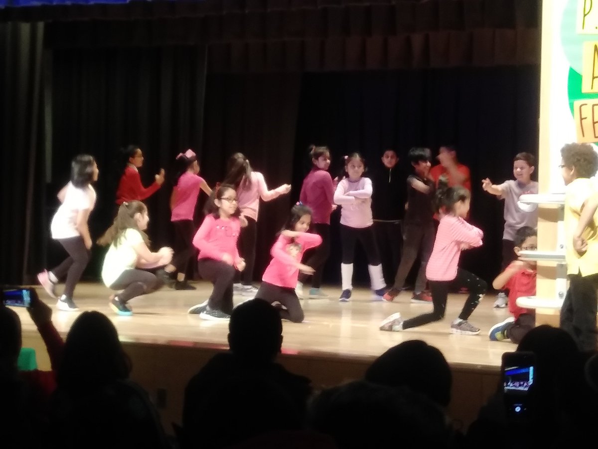 PS 361 3rd and 4th grade students show off their dance moves! #PS361ArtFestival
#YoungAudience
#lovethesekids❤