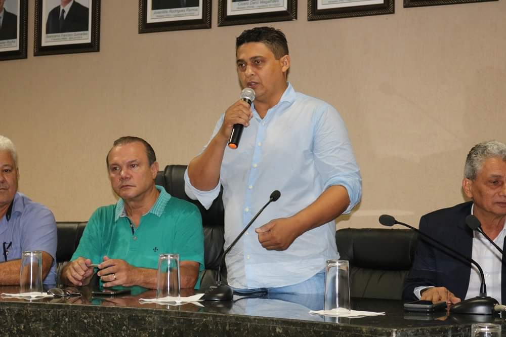 RonioCondao's tweet photo. nesta sexta-feira 25, em Confresa, o ilustre Senador da República, Wellington Fagundes, acompanhado do Presidente da Associação Matogrossense dos Municípios, Neurilan Fraga, ocasião na qual, juntamente com os prefeitos da região, Discutimos ações para desenvolver a nossa região. https://t.co/vTmXKf7i8o