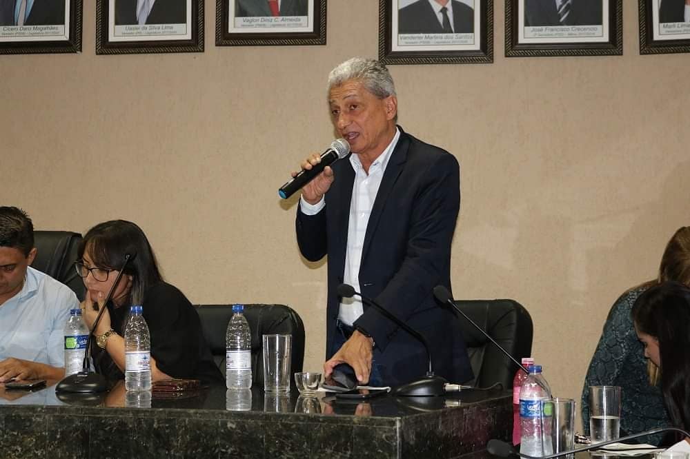 RonioCondao's tweet photo. nesta sexta-feira 25, em Confresa, o ilustre Senador da República, Wellington Fagundes, acompanhado do Presidente da Associação Matogrossense dos Municípios, Neurilan Fraga, ocasião na qual, juntamente com os prefeitos da região, Discutimos ações para desenvolver a nossa região. https://t.co/vTmXKf7i8o