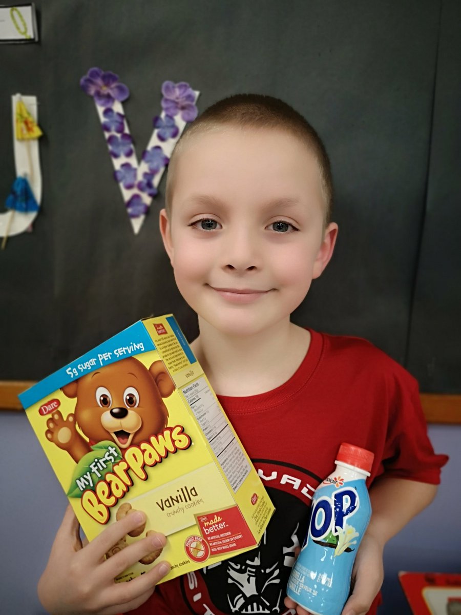 KinderKollegePS's tweet photo. This afternoon's letter for Alphabet Snack was "Vv" and Daemiyon brought in a very tasty snack: Vanilla Bear Paws and vanilla yogurt drinks!
#AlphabetSnack2020 #alphabet #snackgram https://t.co/rE8HRGf7sz