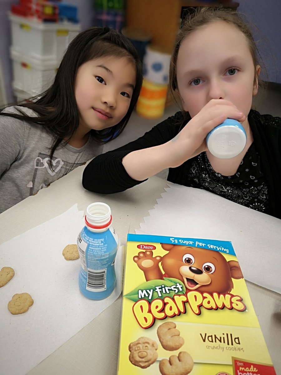 KinderKollegePS's tweet photo. This afternoon's letter for Alphabet Snack was "Vv" and Daemiyon brought in a very tasty snack: Vanilla Bear Paws and vanilla yogurt drinks!
#AlphabetSnack2020 #alphabet #snackgram https://t.co/rE8HRGf7sz