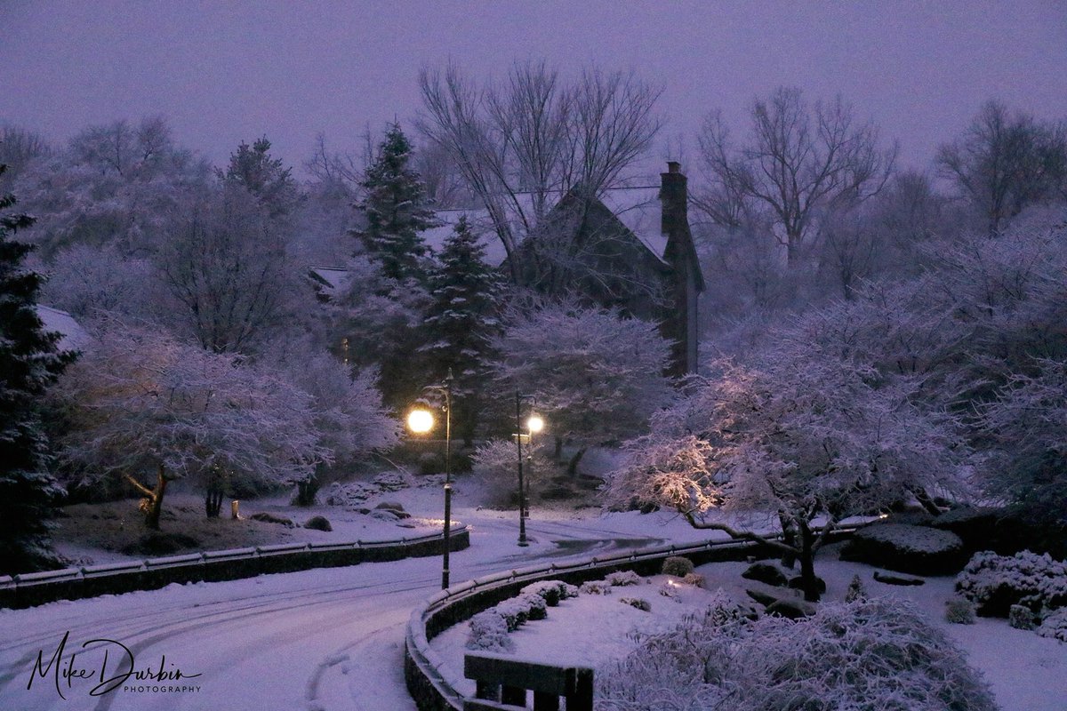 MikeDurbinPhoto's tweet photo. Captured this gorgeous winter scene over the weekend. Reminds me of a Thomas Kinkade painting. #winter #winteryscene #thomaskinkade https://t.co/JXPpfcrzEx