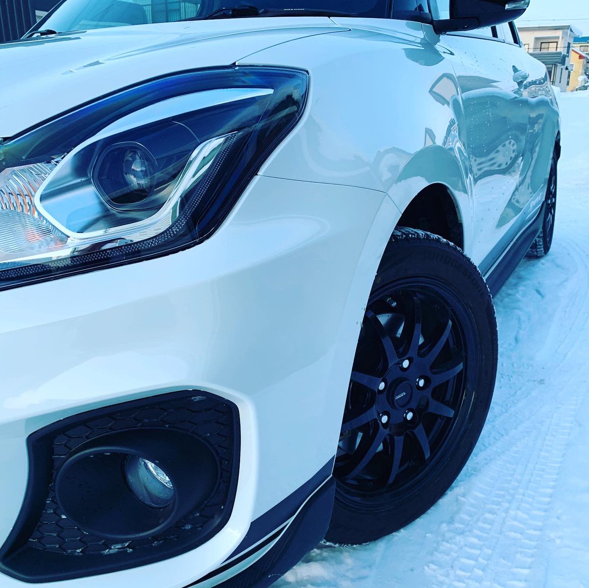 ぷぅ スタッドレスをはかなくても良い人達が羨ましいな 11 12 1 2 3 4月スタッドレスと戯れる 費用もかかるしね 今のところ嘘みたいに雪が少ないのが嬉しいけど 絶対このままでは終わらない スイフトスポーツ Zc33s スタッドレスタイヤ