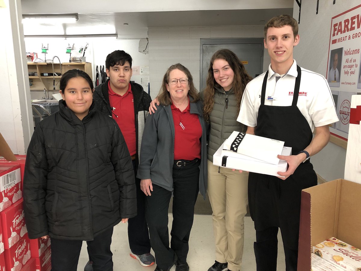 Thank you ⁦<a href="/Fareway_Stores/">Fareway Stores</a>⁩ for your support of St. Mary’s!  Today we shared treats in celebration of Catholic Schools Week!  #CSW2020 #experiencethedifference #SMCharacter