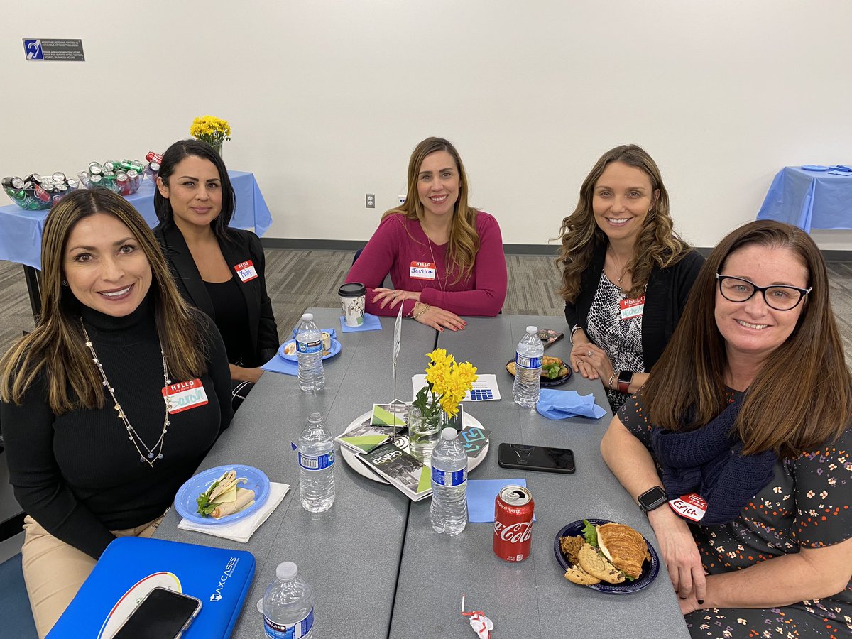 My @ColtonJUSD & @RialtoUSD ladies coming together to empower each other ❤️ @wln_6 thank you for tonight!  #WLNStrong #SheLeadsEdu