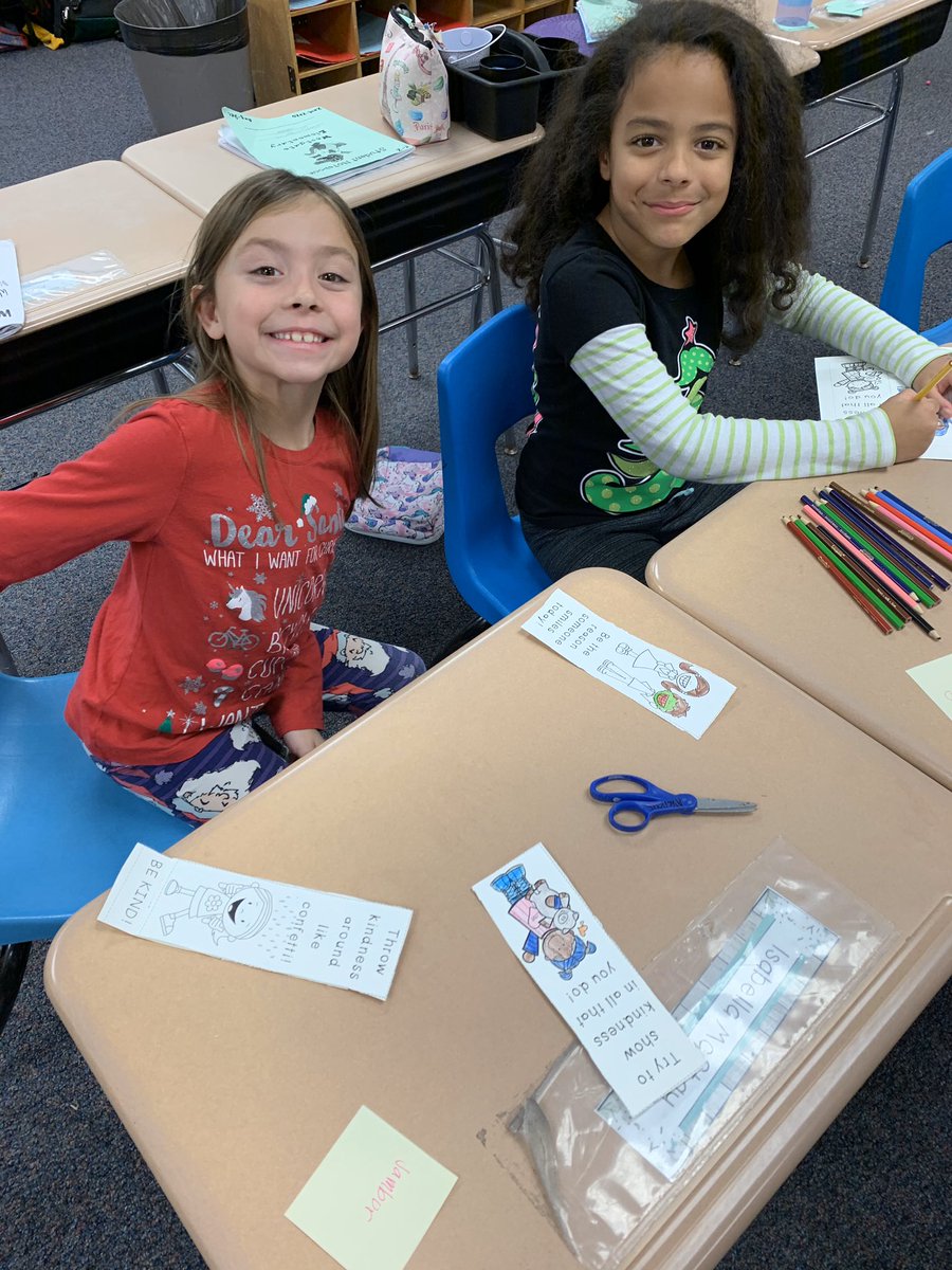 AmandaLeeMoon's tweet photo. Our students, families and our team are my daily inspiration! #wecanwewill 💚🐊🙌🏻#wearewestside @Westgate66 https://t.co/eviroHwO5E