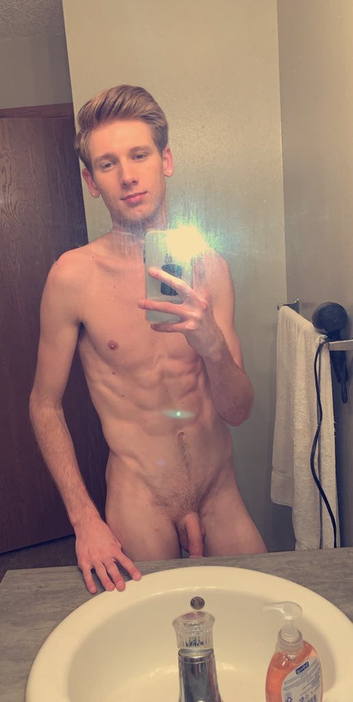 Julianbellxxx's tweet photo. Did somebody order a twink 😊 https://t.co/0BqpiZcNcV