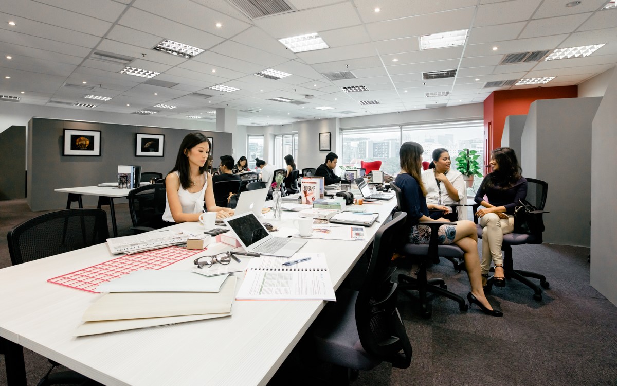 Many roles do not require a workstation for the whole of the day and it can save a lot of office space and #equipment to have staff sharing a #desk. What you don’t want them to share is #bacteria and #germs.
#workplace #wework #banking #melbourne #keeptechclean #corporat #hotdesk