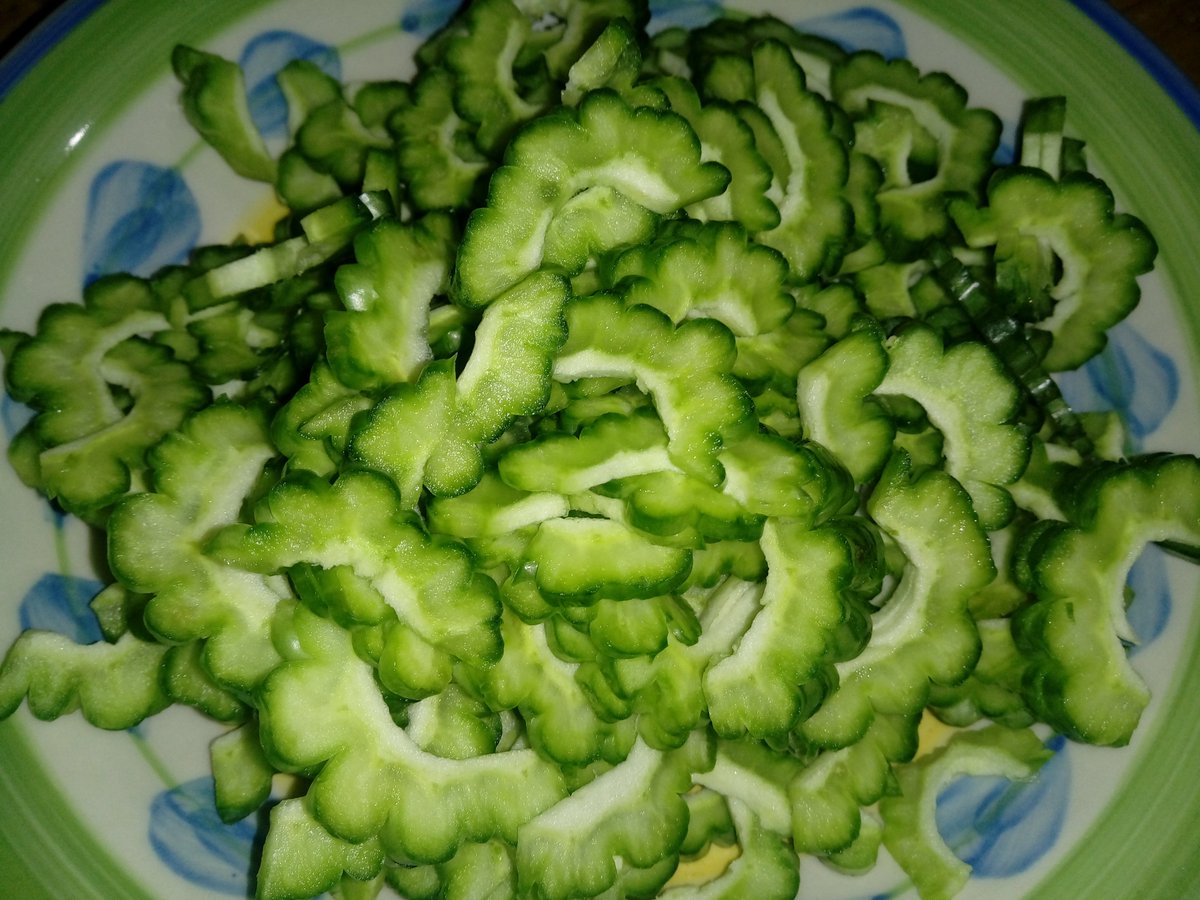JioF94's tweet photo. --"Pain tastes like bitter gourd! It is extremely bitter but at the same time it makes one audaciously strong."
-Shilpi Dhawan
#HealthyEating
#GreenIsCool
#Photography https://t.co/zEm1Ub5Ewm