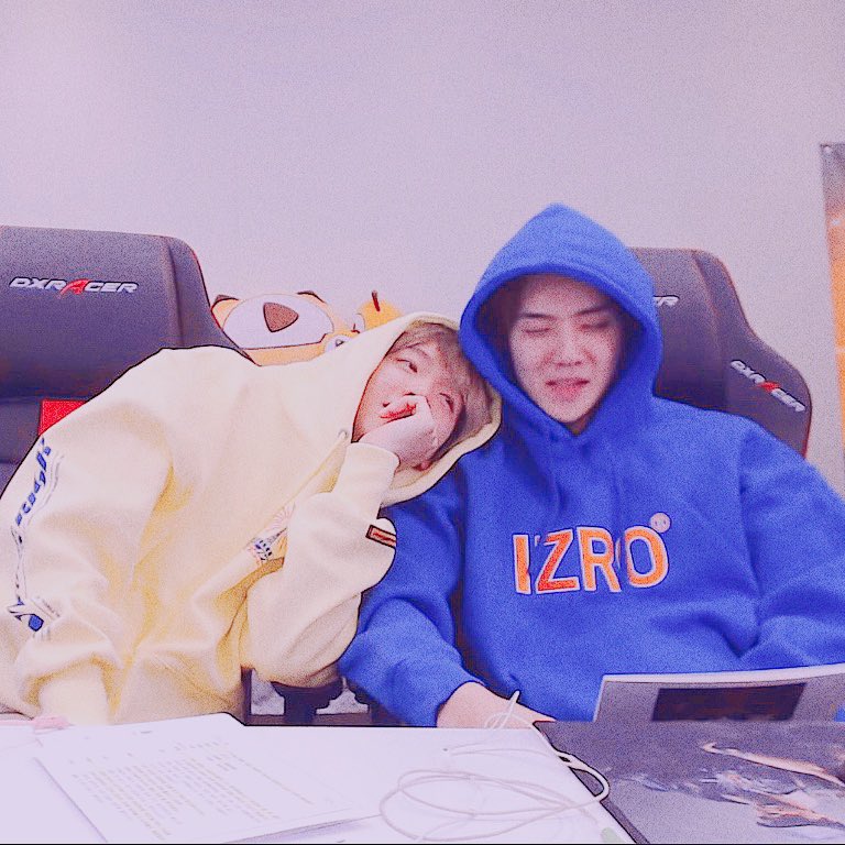 winkdeer's tweet photo. ◍҉💛💙◌໋̼݊ꓸ   181017 𝙨𝙚𝙗𝙖𝙚𝙠 𝙥𝙪𝙗𝙜 

henlo, my friends have hyped me to create an ig to post my embroideries! please follow me 🥺 ✨ 

https://t.co/qQZUE1K6nH

 #세훈 #백현 #세백 #훈백 #BAEKHYUN #SEHUN #SEBAEK https://t.co/g7ZdNQNbWW