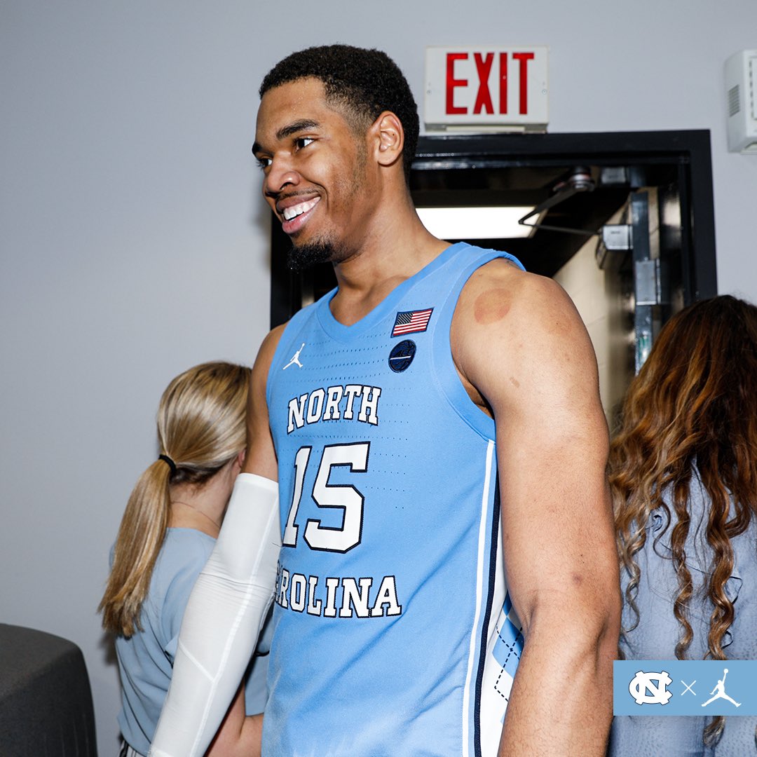 UNC_Basketball's tweet photo. Victory Visuals 📸🥶

#CarolinaFamily https://t.co/DFLHjXMEc8
