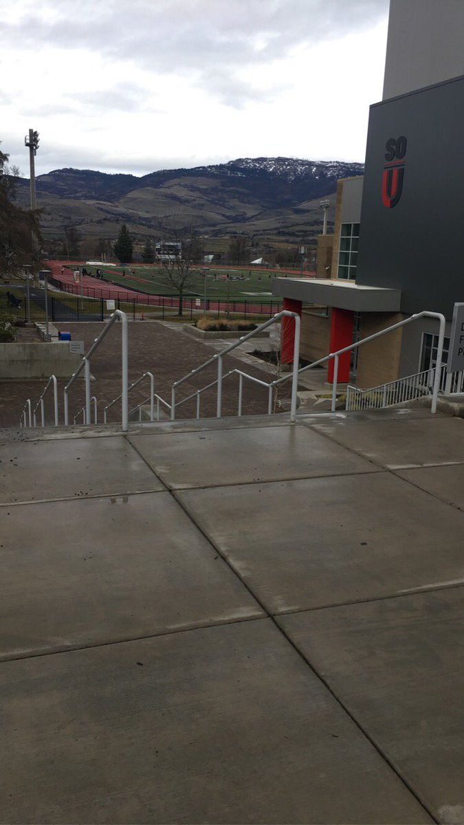 VictorJ51617372's tweet photo. After a great official visit I am excited to receive my 3rd offer from Southern Oregon University! https://t.co/7SAxa4qH92