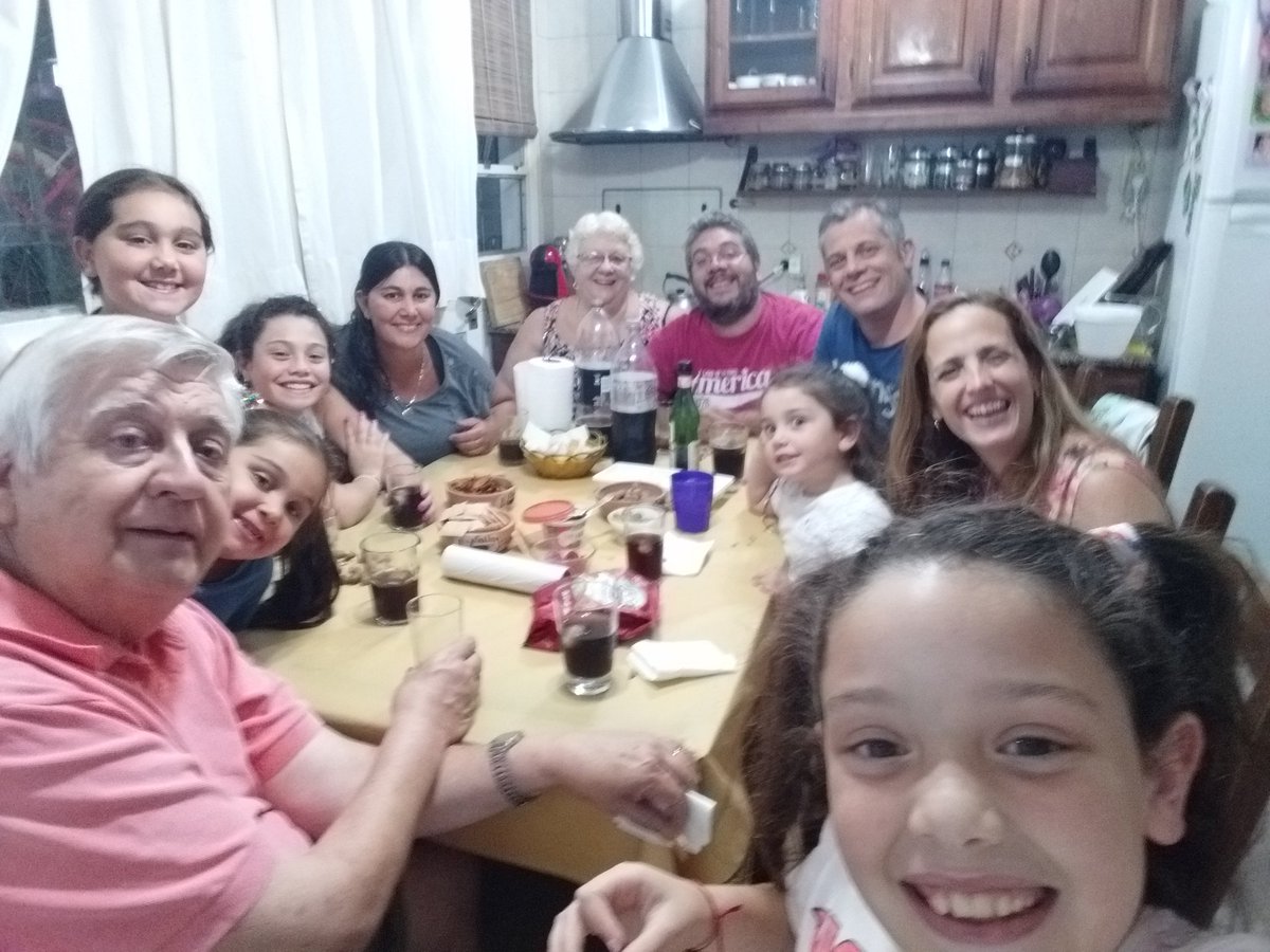 MirandaGabriel's tweet photo. #FestivalPais #festivalpais2020 @TV_Publica  viendo Festival Pais en Familia!!! https://t.co/gdLYLcBmDx