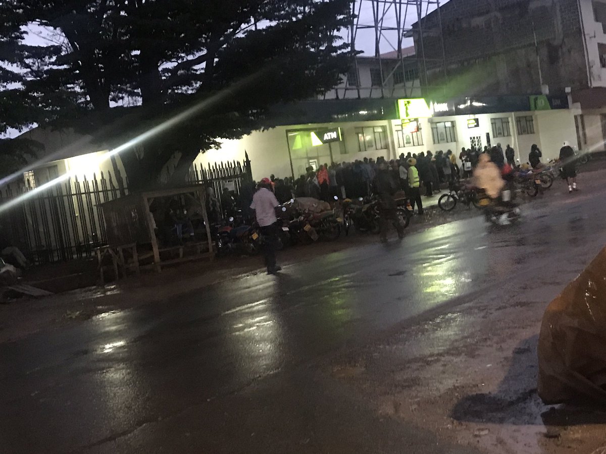 BwiboMakulusaba's tweet photo. Sad state of affairs in Mumias @KCBGroup can y’all wake up?  I took the pic at 5:30am, Just because of your pathetic services , and rude bank tellers!!? Come on @musaekaya85 @omwami_jp https://t.co/4rj37RnjmY