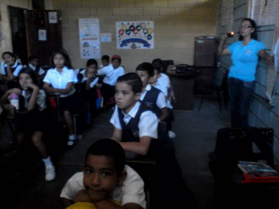 circuitoeduca11's tweet photo. Socializacon sobre la escuela Del saharaui Simon Bolivar  a los niños y niñas Del la escuela Simon Bolivar Municipio torbes @charlychaves @RosangelaOrozco @Crazet2011 @supervisionZET1 @psuvaristobulo @circuitoeduca11 https://t.co/fQz44X6qSx