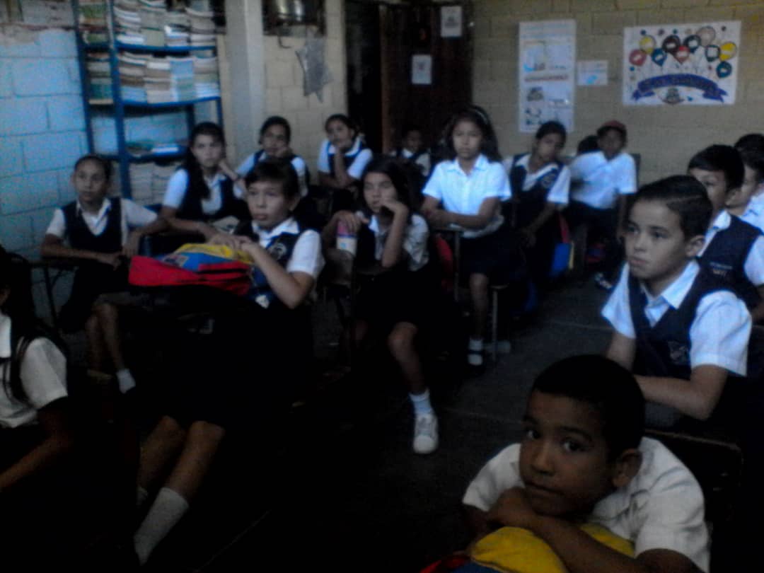 circuitoeduca11's tweet photo. Socializacon sobre la escuela Del saharaui Simon Bolivar  a los niños y niñas Del la escuela Simon Bolivar Municipio torbes @charlychaves @RosangelaOrozco @Crazet2011 @supervisionZET1 @psuvaristobulo @circuitoeduca11 https://t.co/fQz44X6qSx