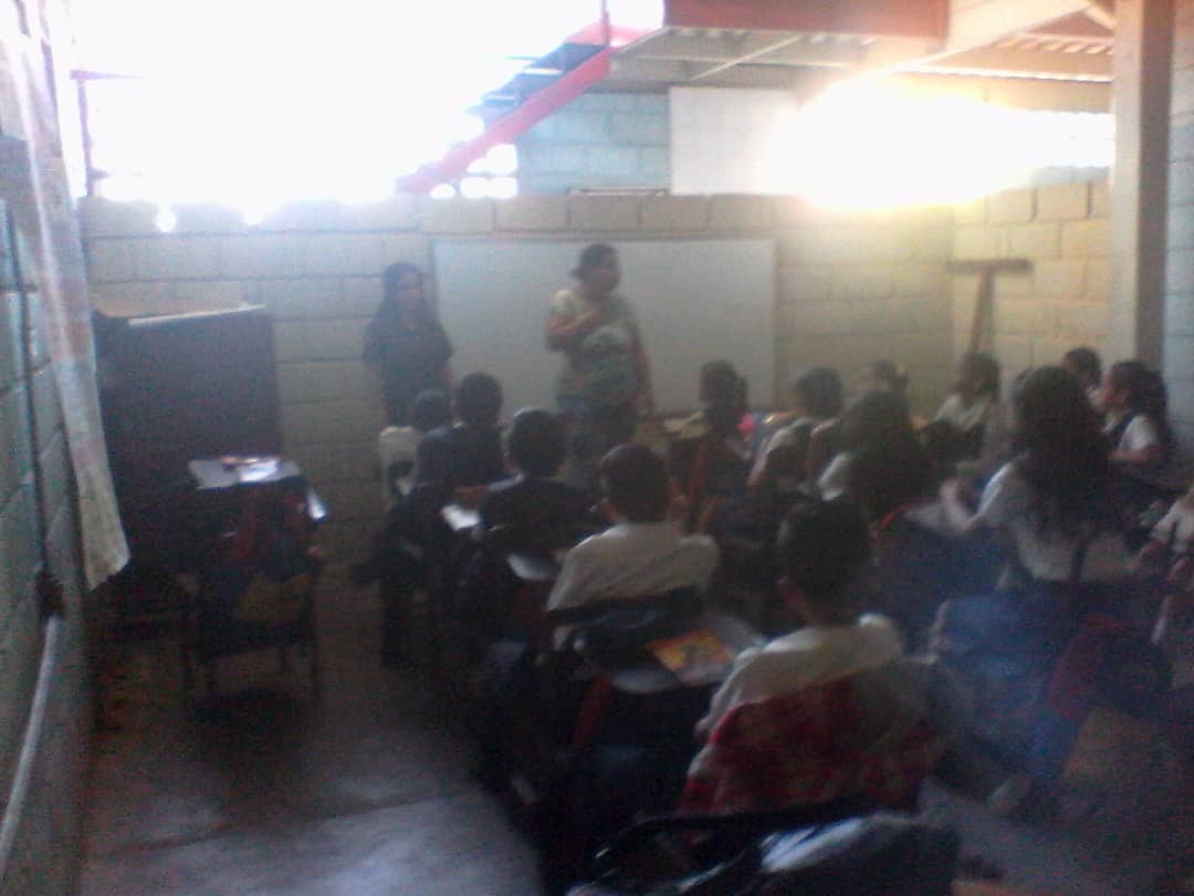 Socializacon sobre la escuela Del saharaui Simon Bolivar  a los niños y niñas Del la escuela Simon Bolivar Municipio torbes <a href="/charlychaves/">Charly Rojas Chaves</a> <a href="/RosangelaOrozco/">Rosangela Orozco</a> <a href="/Crazet2011/">Crazet2011</a> <a href="/supervisionZET1/">SupervisionZET</a> @psuvaristobulo <a href="/circuitoeduca11/">@circuitoeducativotorbes2018</a>