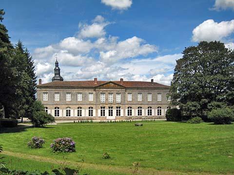 Le guide géolocalisé pour smartphone vous fait découvrir Mortemart sur m-ici.com/87-mortemart  Couvent des Augustins