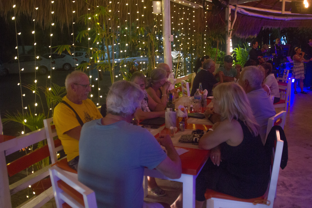 VagaPlaya's tweet photo. Another wonderful Sunday evening of music, courtesy of the very talented band New Crazy Company! We have live music all week, join us at our location on Calle 38 and Calle Flamingos.
#PlayaDelCarmen #RivieraMaya #livemusic #jazz #swing https://t.co/j6g9t6ADwq