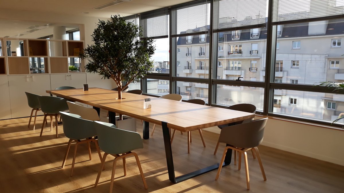 Humatic's tweet photo. Profiter d'un rayon de soleil à Paris lors une pause au nouveau siège @Oranogroup à Chatillon. De beaux espaces comme ça, ca motive ! #BestWorkingPlace https://t.co/6vjN2lm6I8