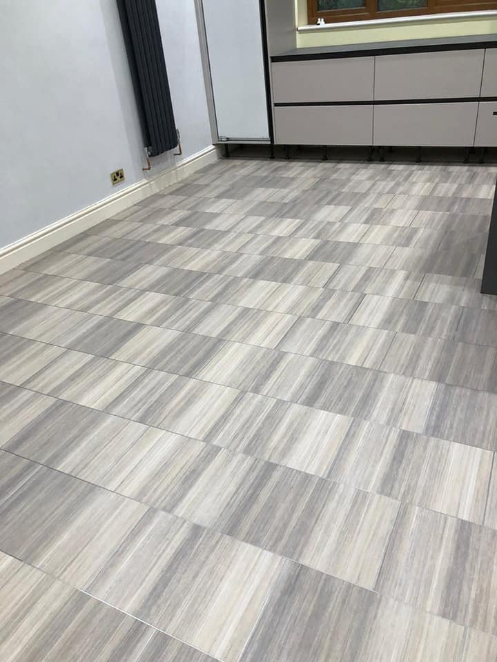 M_Jones_Floors's tweet photo. Lovely job completed today. Uzin Utz UK Ltd smoothing compound and adhesive. #Amtico Spacia luxury vinyl tiles. We love the look 😀 https://t.co/AZm2yWit61