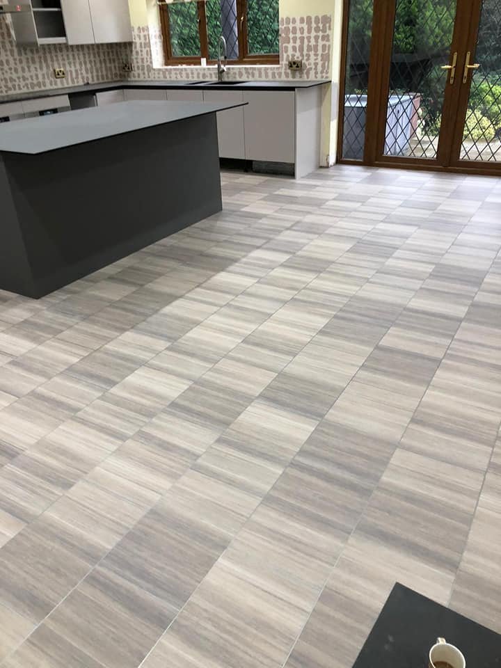 M_Jones_Floors's tweet photo. Lovely job completed today. Uzin Utz UK Ltd smoothing compound and adhesive. #Amtico Spacia luxury vinyl tiles. We love the look 😀 https://t.co/AZm2yWit61