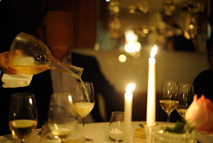 Decanting Champagne - Should I? Can I? Find out in this short video bit.ly/DecantingChamp… #champagne