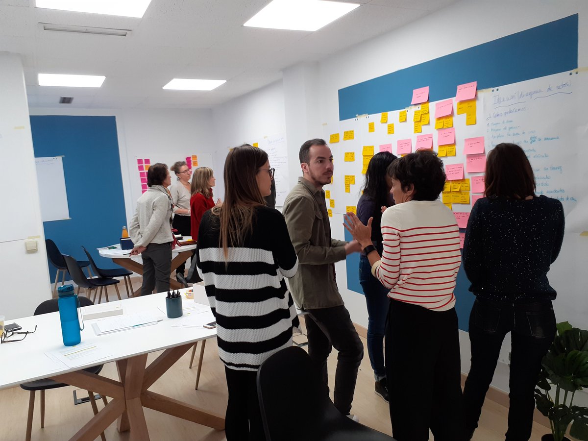 design_espana's tweet image. Gracias por vuestra entrega en nuestro curso de Design Thinking edición enero, chic@s! Todavía quedan dos sesiones. Seguid así!! :)