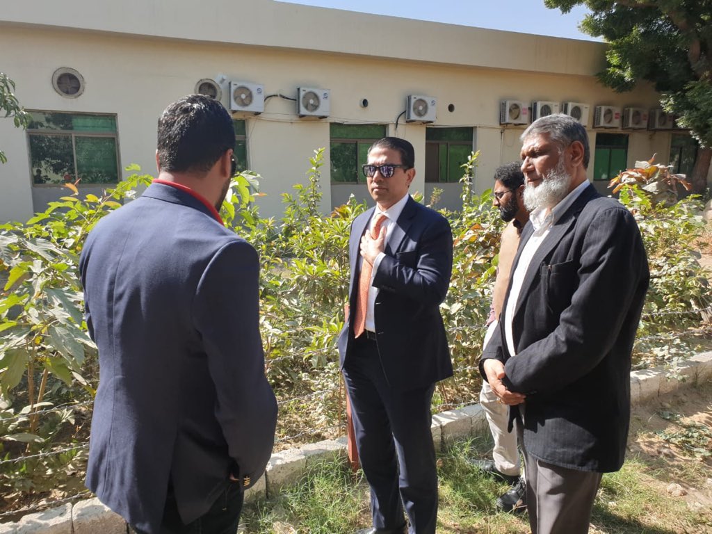 IsbUnited's tweet photo. Owner #ISLU @AliNaqvi808 visiting forest site at NED University for #OneRunOneTree.
#RangJeetKaLaalHai #UnitedWeWin https://t.co/pvJvtuUqyz