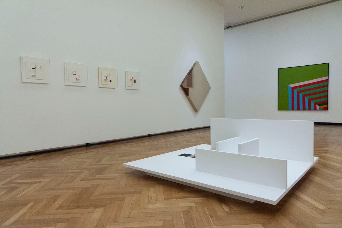 FondoDocArteCon's tweet photo. Hasta el 2 de febrero estará la exposición “César Paternosto. La mirada excéntrica” en el @BellasArtesAR. Obras de los años 60 y 70, últimos trabajos: indagaciones en torno al color, a la geometría y al minimalismo. Para conocer más sobre #Paternosto👉👉https://t.co/QOe4Dxof90 https://t.co/34lKJQYZWn