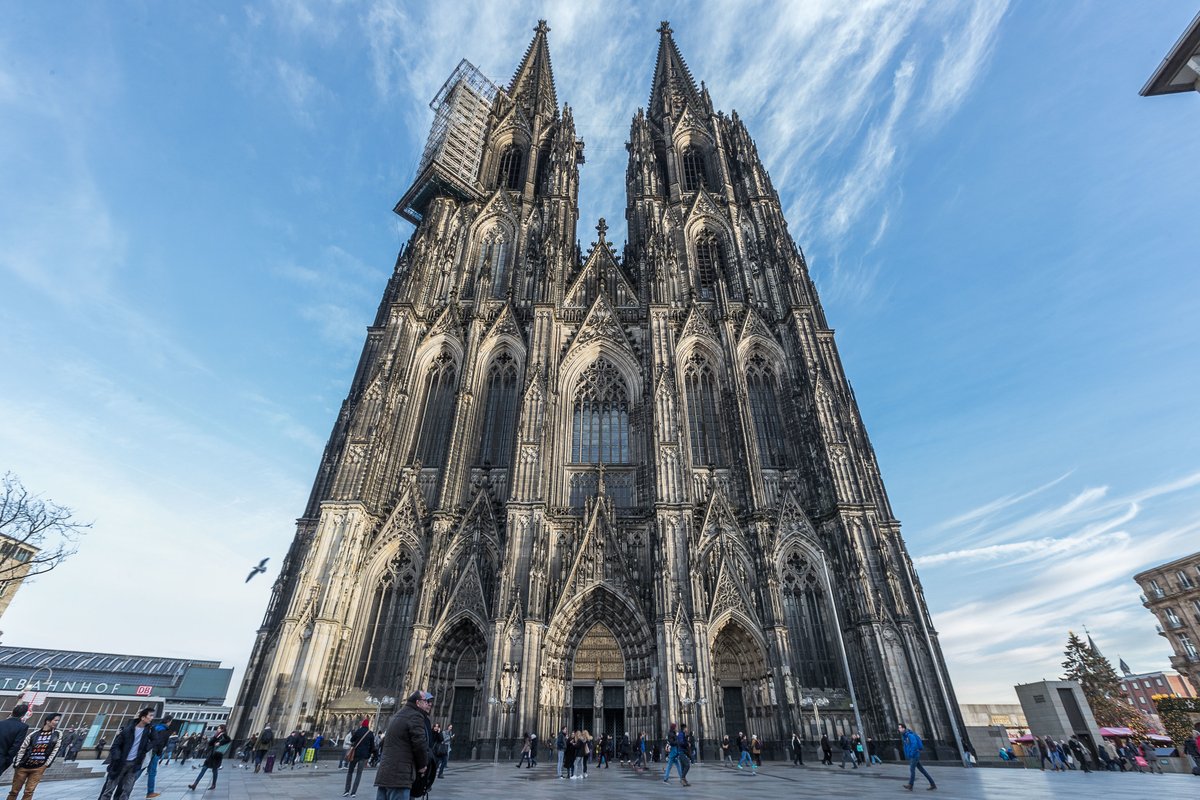 GermanyinOman's tweet photo. Et kütt wie et kütt. After our trip to the east last week, this #traveltuesday we'll be driving 🚌 westwards across the republic to #NorthrineWestphalia - Germany at its best! Here are #threereasons to visit NRW:
https://t.co/Hs5qQfbdN7 
📸©️: dpa/picture alliance https://t.co/lBcJvu2TPP